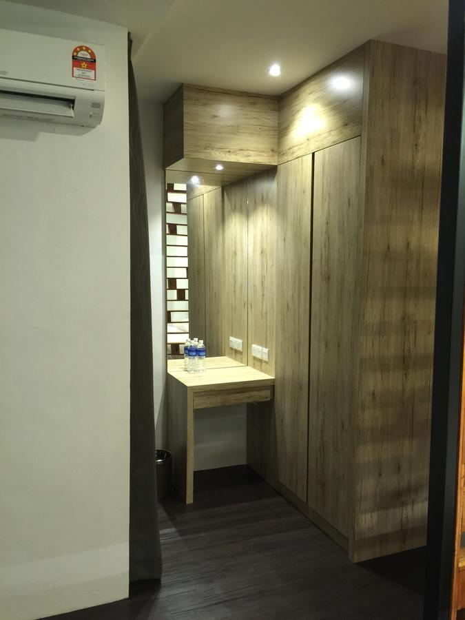 The Oikos Hotel Pontian Kecil Eksteriør billede