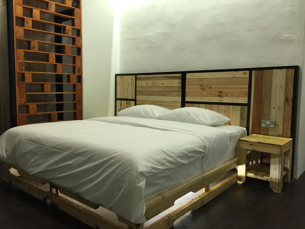 The Oikos Hotel Pontian Kecil Eksteriør billede
