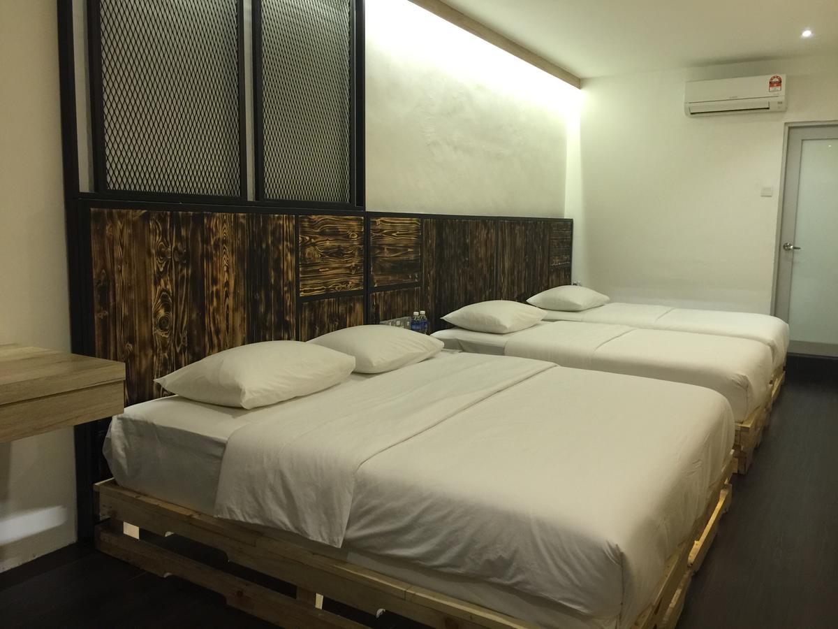 The Oikos Hotel Pontian Kecil Eksteriør billede