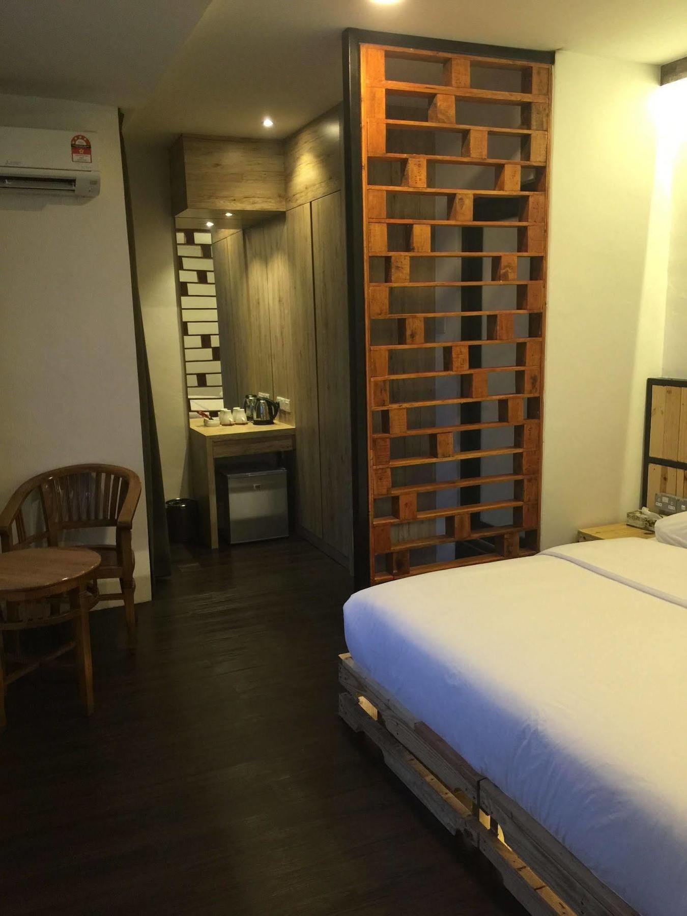 The Oikos Hotel Pontian Kecil Eksteriør billede