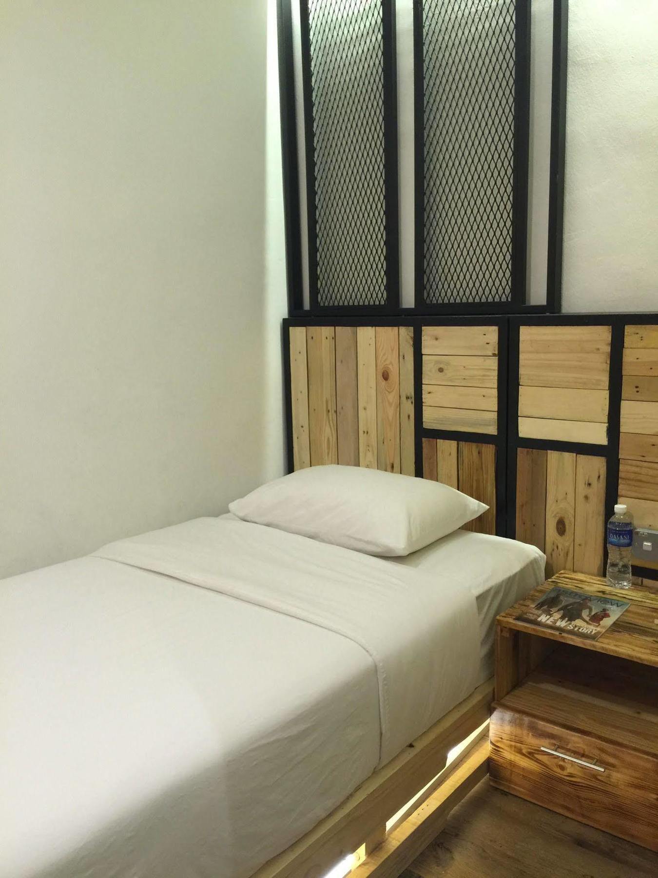 The Oikos Hotel Pontian Kecil Eksteriør billede