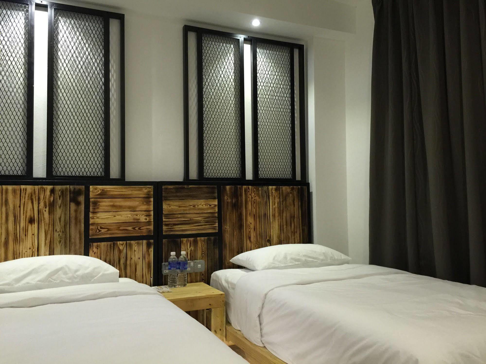 The Oikos Hotel Pontian Kecil Eksteriør billede