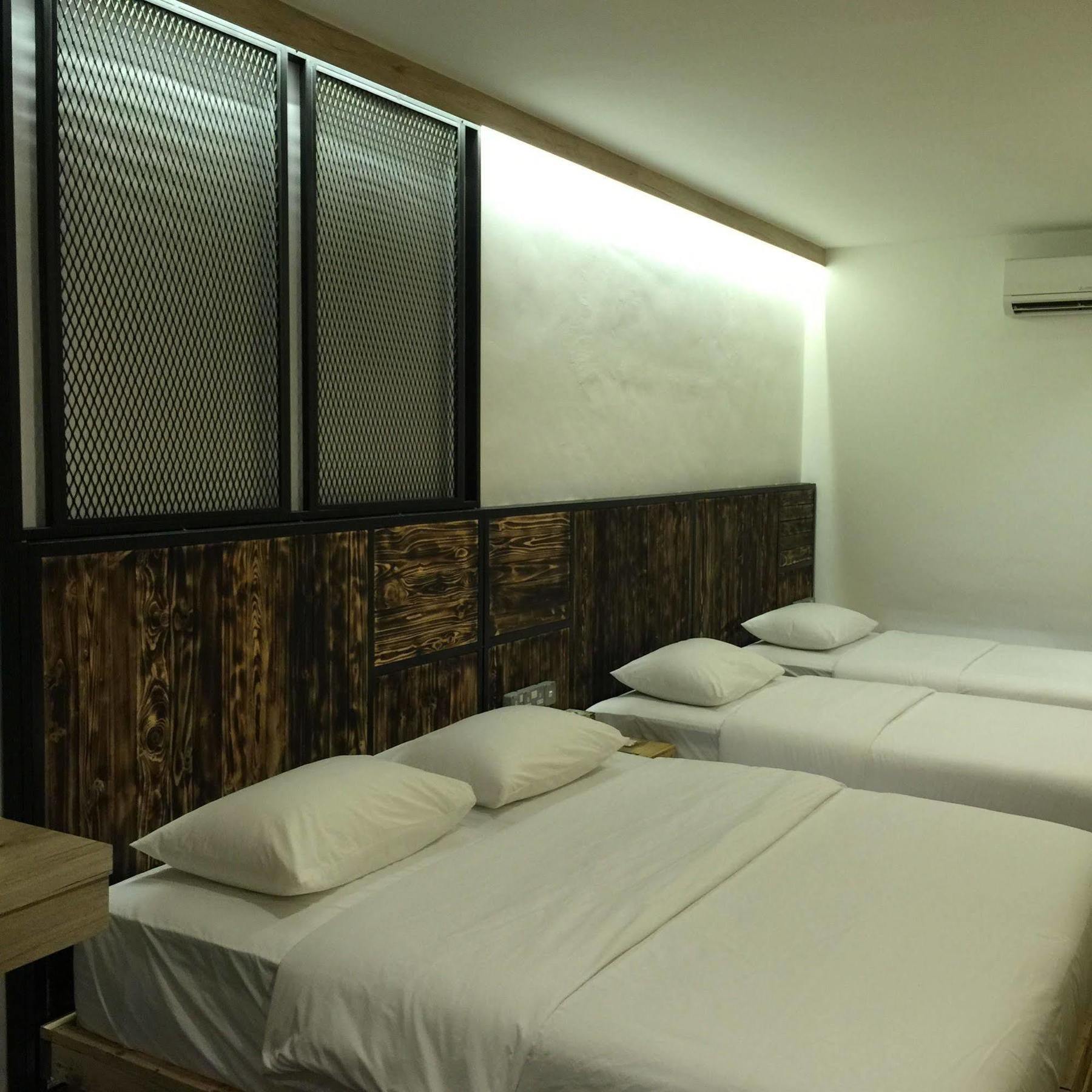 The Oikos Hotel Pontian Kecil Eksteriør billede