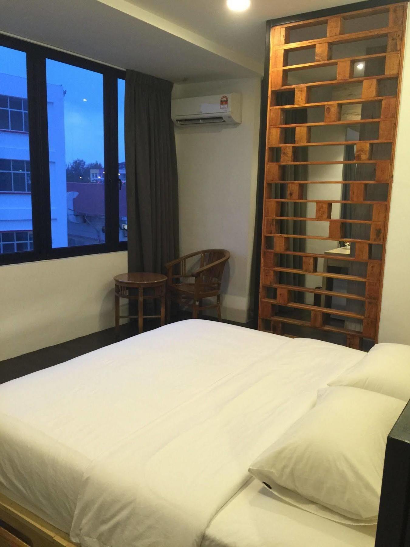 The Oikos Hotel Pontian Kecil Eksteriør billede