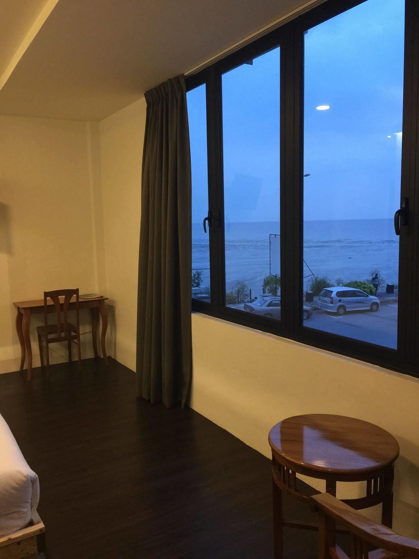 The Oikos Hotel Pontian Kecil Eksteriør billede