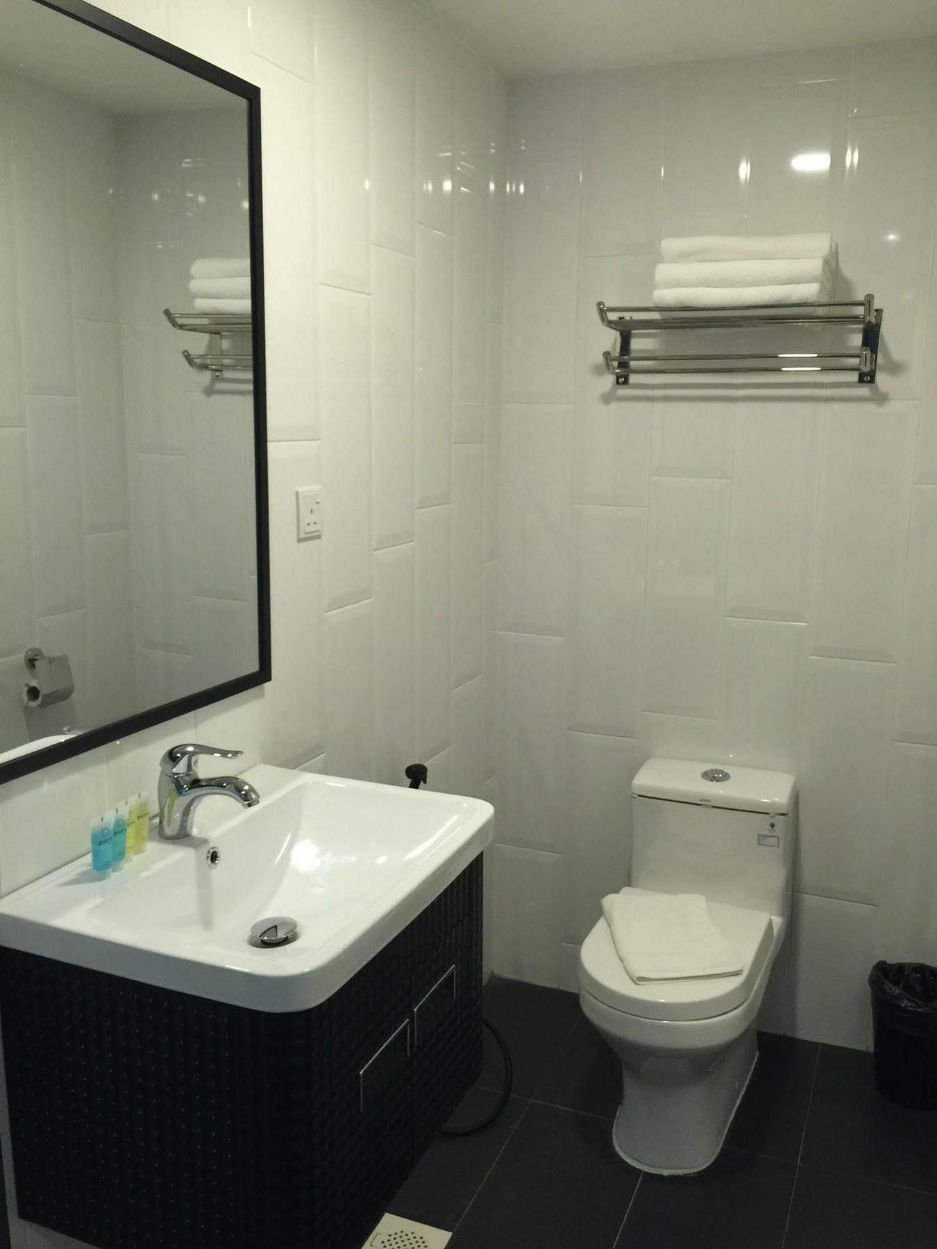 The Oikos Hotel Pontian Kecil Eksteriør billede