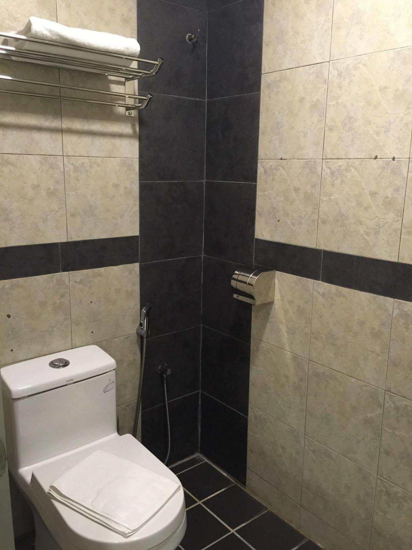 The Oikos Hotel Pontian Kecil Eksteriør billede