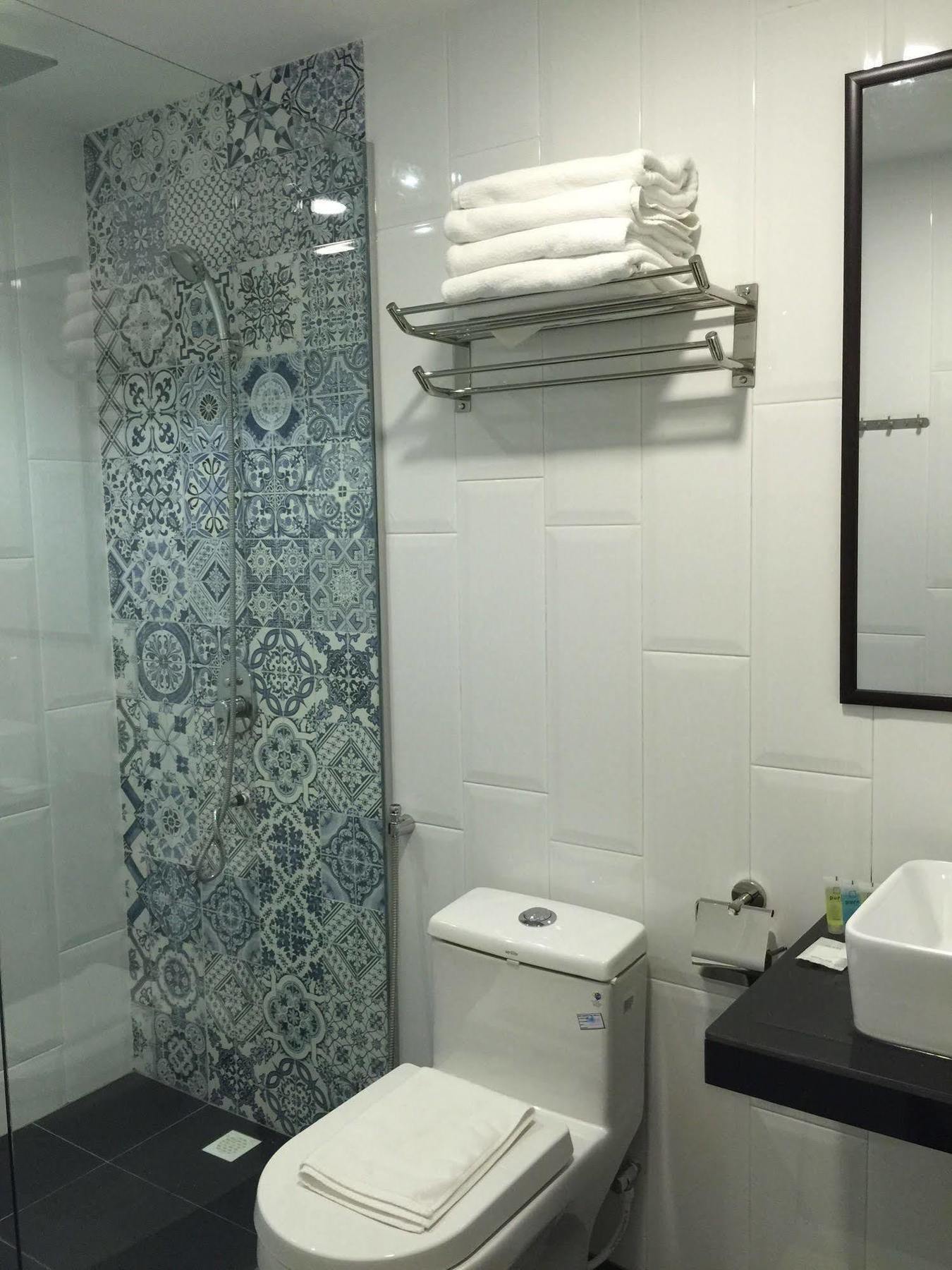 The Oikos Hotel Pontian Kecil Eksteriør billede